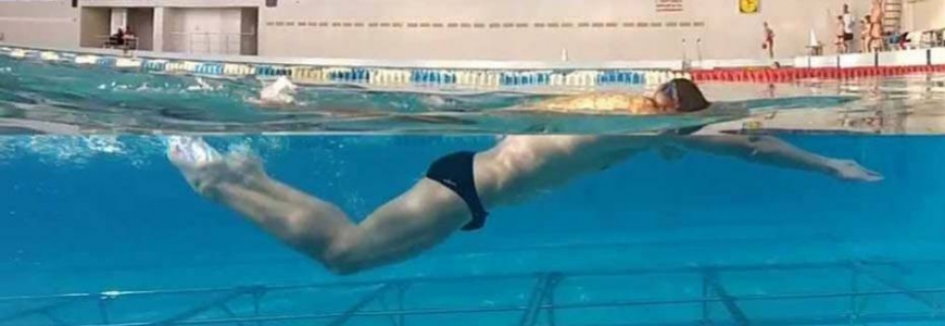 Trucchi per nuotare meglio in piscina